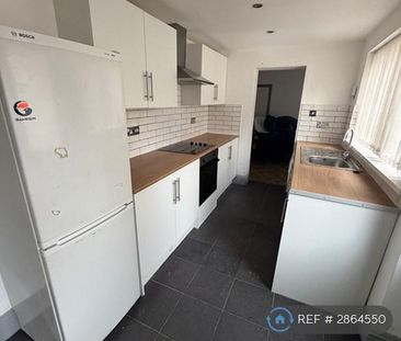 2 bedroom terraced house to rent - Photo 2