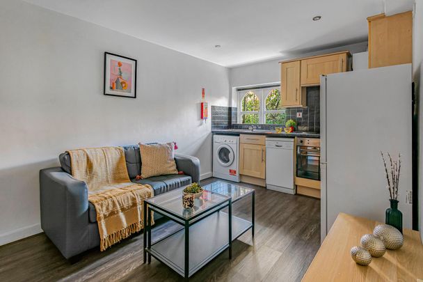 40 HYDE TERRACE Leeds - LS2 9LN - Photo 1