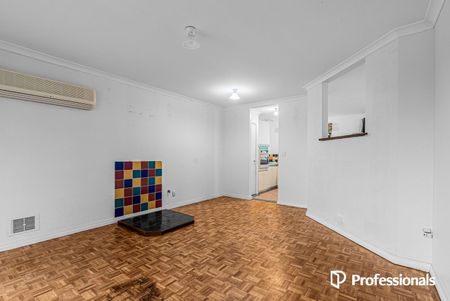 Spacious Home Opposite Park! - Photo 3