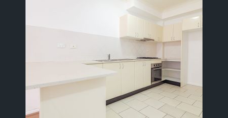 Large 2 Bedroom Unit In Outstanding Location - Photo 3