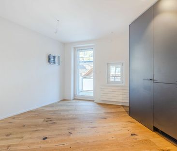 NEW CONSTRUCTION: Completely renovated 2.5-room apartment with balcony - Photo 2