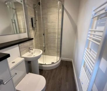 85 Ascot House - Photo 3
