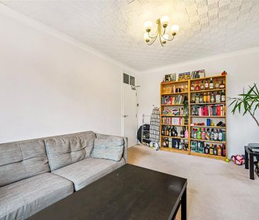 3 bedroom flat to rent - Photo 1