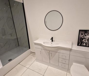 1 bedroom in a flat share to rent - Photo 2