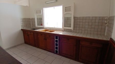 Location Appartement 3 pièces 82m² STE ROSE 97115 - Photo 3