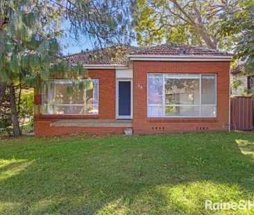 Stunning Family Home in Roselands! - Walking Distance To Roselands ... - Photo 2