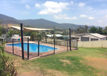 HOME WITH MOUNTAIN VIEWS! - Photo 2