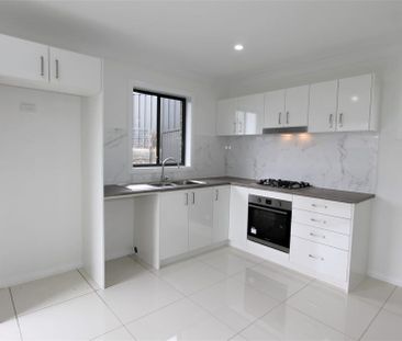 8a Outlook Boulevard, Fletcher NSW 2287 - House For Rent | Domain - Photo 3