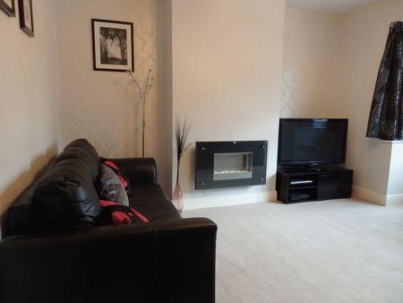 4 bedroom detached house to rent - Photo 2