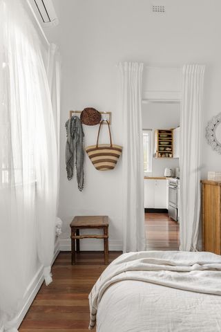 Chic Urban Oasis: Renovated Apartment in New Farm's Vibrant Heart - Photo 3