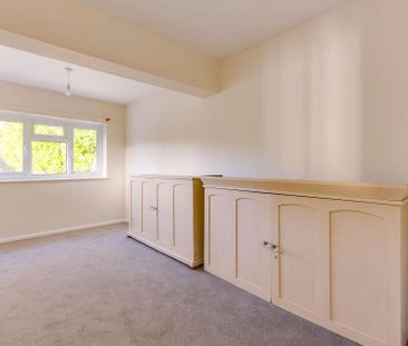 PLEASE EMAIL TO REGISTER YOUR INTEREST - A four bedroom detached ho... - Photo 4