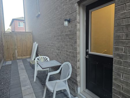 For Lease - 1053 Orenda Street, Pickering, Ontario - Photo 2