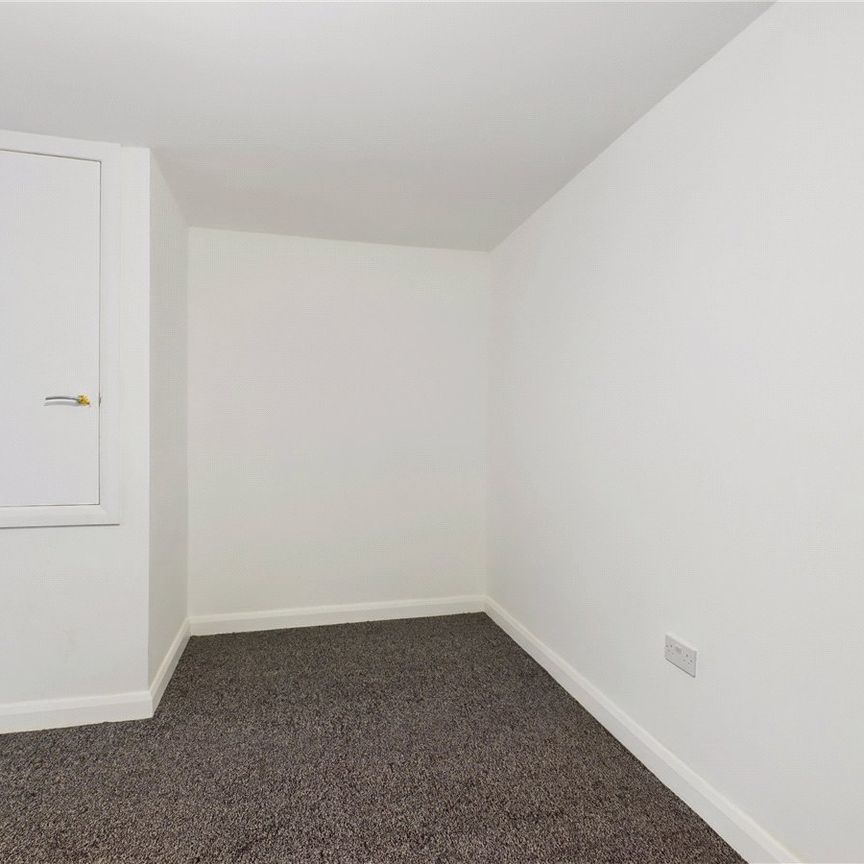 3 Bedroom Terraced - Photo 1