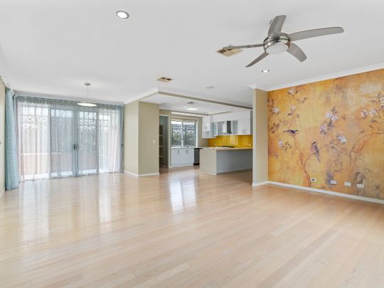 Dual Living or multi-Generation living executive family home with Brand New Gannay Flat in Redland Bay - Photo 1