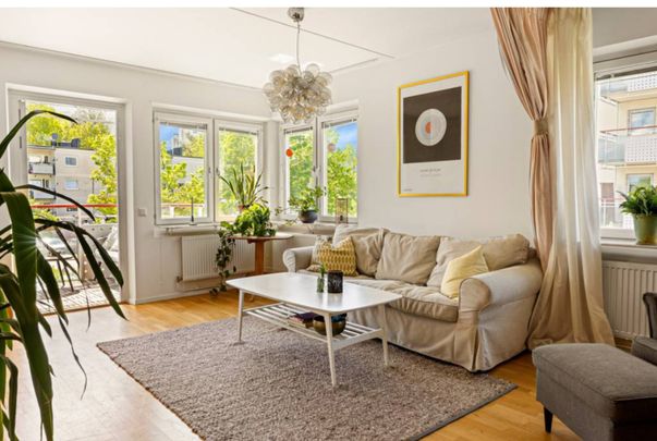 Fin, ljus trea m balkong - Foto 1