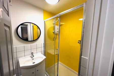 1 bedroom in a house share to rent - Photo 4