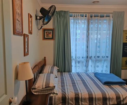 Caroline Springs - Photo 1