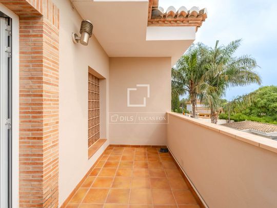 Excellent 8 Bedroom house / villa for rent in Bétera, Valencia - Photo 1