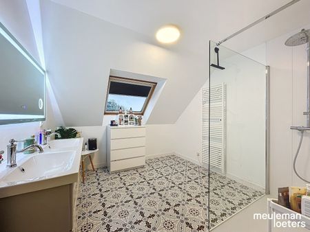 Ruim en lichtrijk appartement met drie slaapkamers - Photo 3