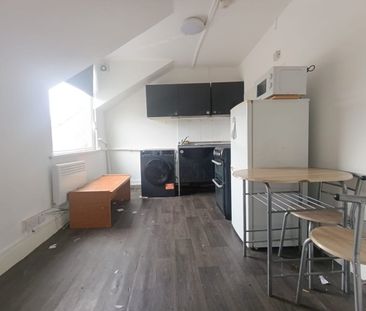 1 Bed Flat, Romford Road, E7 - Photo 6