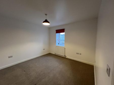 4 bedroom detached house to rent - Photo 4