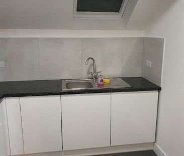 3 bedroom flat to rent - Photo 6