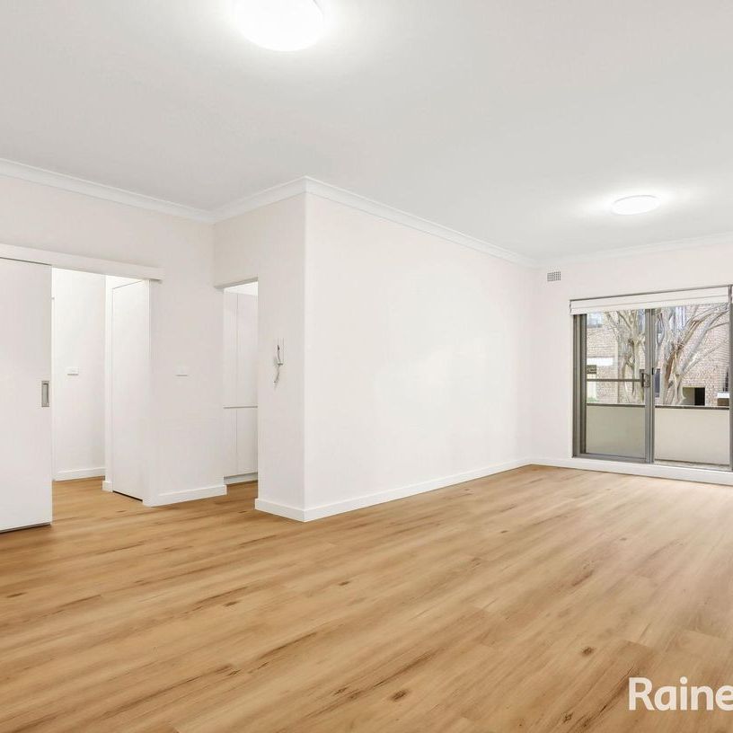 Stunning Fully Renovated 3-Bedroom Unit in Carlton - Photo 1
