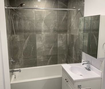 1 Bedroom - 4635 Avenue Clanranald, Montréal - Photo 3