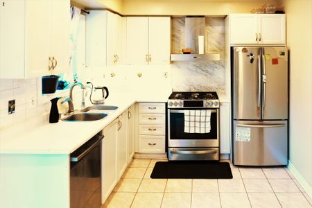 For Lease - 108 Lent Crescent, Brampton, Ontario - Photo 5