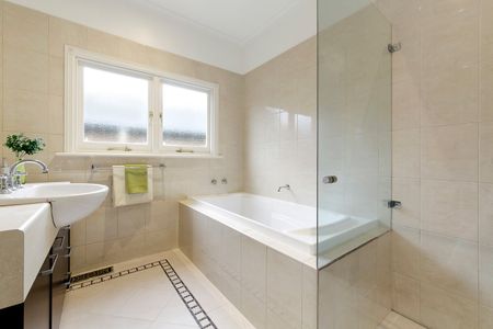 10 Cunningham Street, BOX HILL - Photo 4