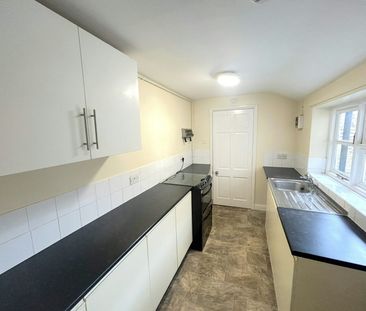 Terraced House to rent on - Photo 2