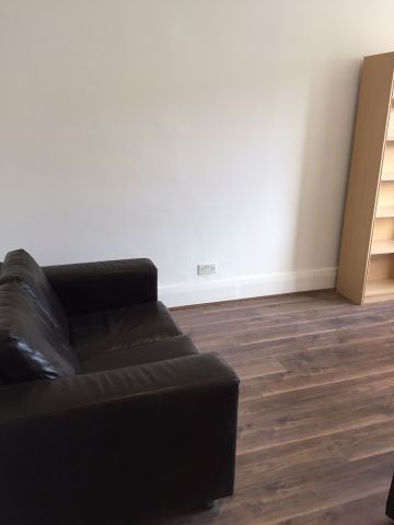 4 Bed Terraced House, Fairlawn Avenue, N2 - Photo 2