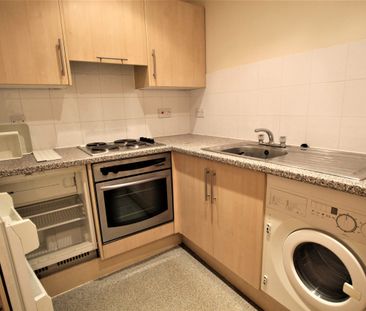 1 bedroom Flat / Apartment - Photo 3