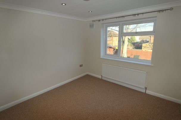 4 bedroom Semi-detached house to rent - Photo 1