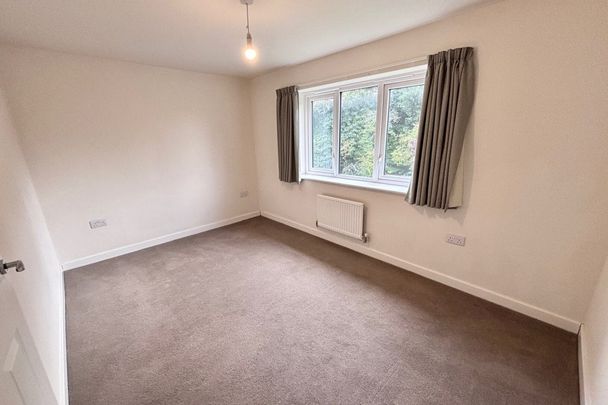 Canister Close - Photo 1