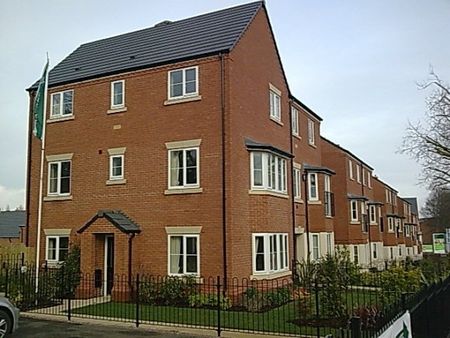 FOUR BEDROOM-2 BATHROOMS-NEWLY REFURB-10 MINS FROM CITY-£80 P/W/P/P - Photo 5