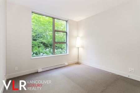 Condo in West Vancouver, BC - Photo 5