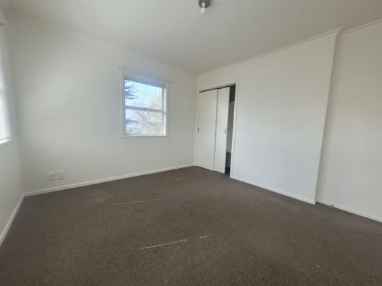 Large spacious 5 Bedroom home - Photo 1