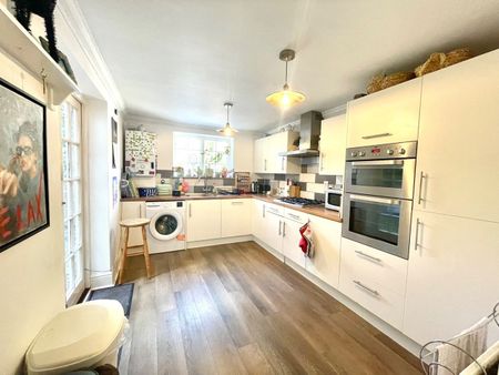 2 Bed Maisonette, South Parade Mansions, BS8 - Photo 2
