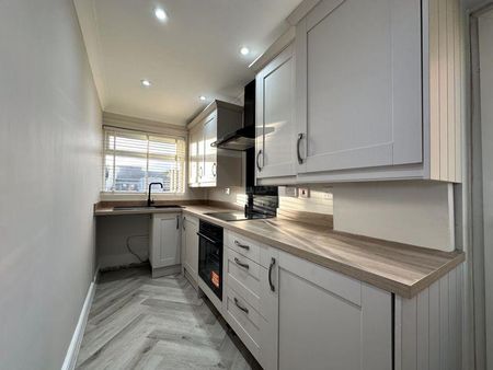 2 bedroom semi-detached bungalow to rent - Photo 4