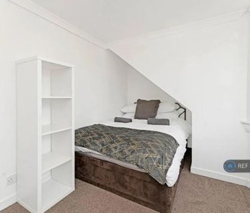 3 bedroom maisonette to rent - Photo 6