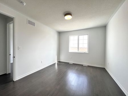 For Lease - 127 Leslie Richard Street, Markham, Ontario - Photo 4
