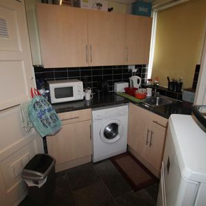 1 bed flat to rent in Ralston Way, Watford, WD19 - Photo 2