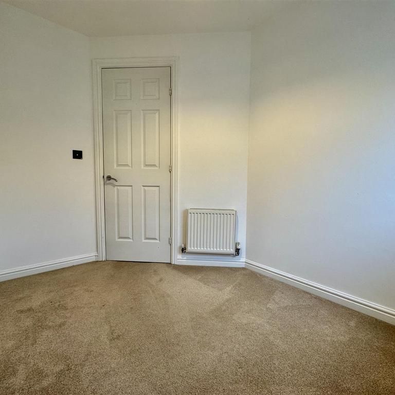 3 bedroom end of terrace house to rent - Photo 1