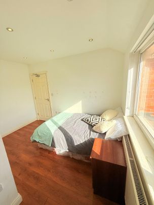 1 bedroom in a house share to rent - Photo 1