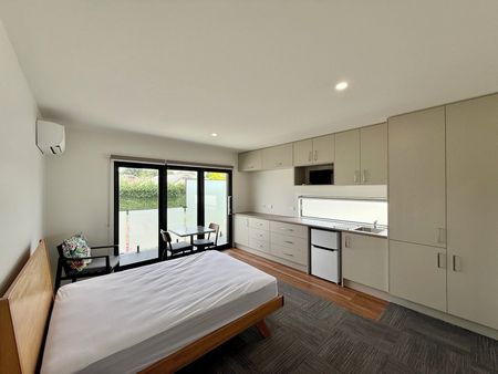 8 x Self Contained Accommodation for Young or Corporate Professionals - Photo 2