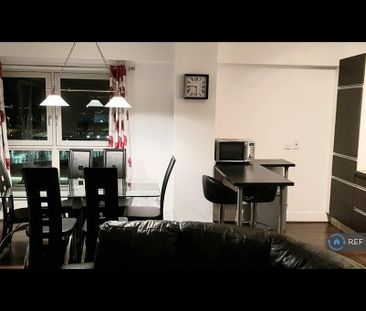 2 bedroom flat to rent - Photo 2