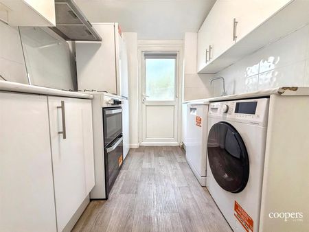 2 bedroom bungalow - detached - Photo 3