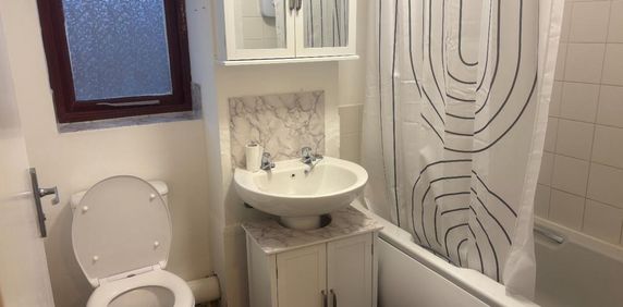 2 bedroom semi-detached house to rent - Photo 2