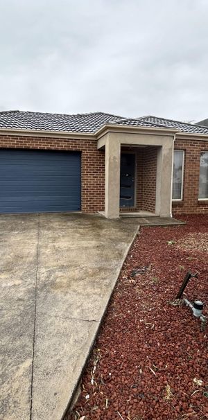 Spacious 4-Bedroom Home in Sought-After Burnside Heights - Photo 1